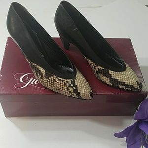 Vintage Giordano's Snakeskin & Black Heels Size 4